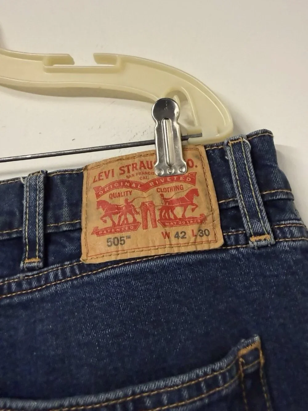 Levi's 505 Men’s Blue Jeans 42x30‎ Medium Wash Denim Pants